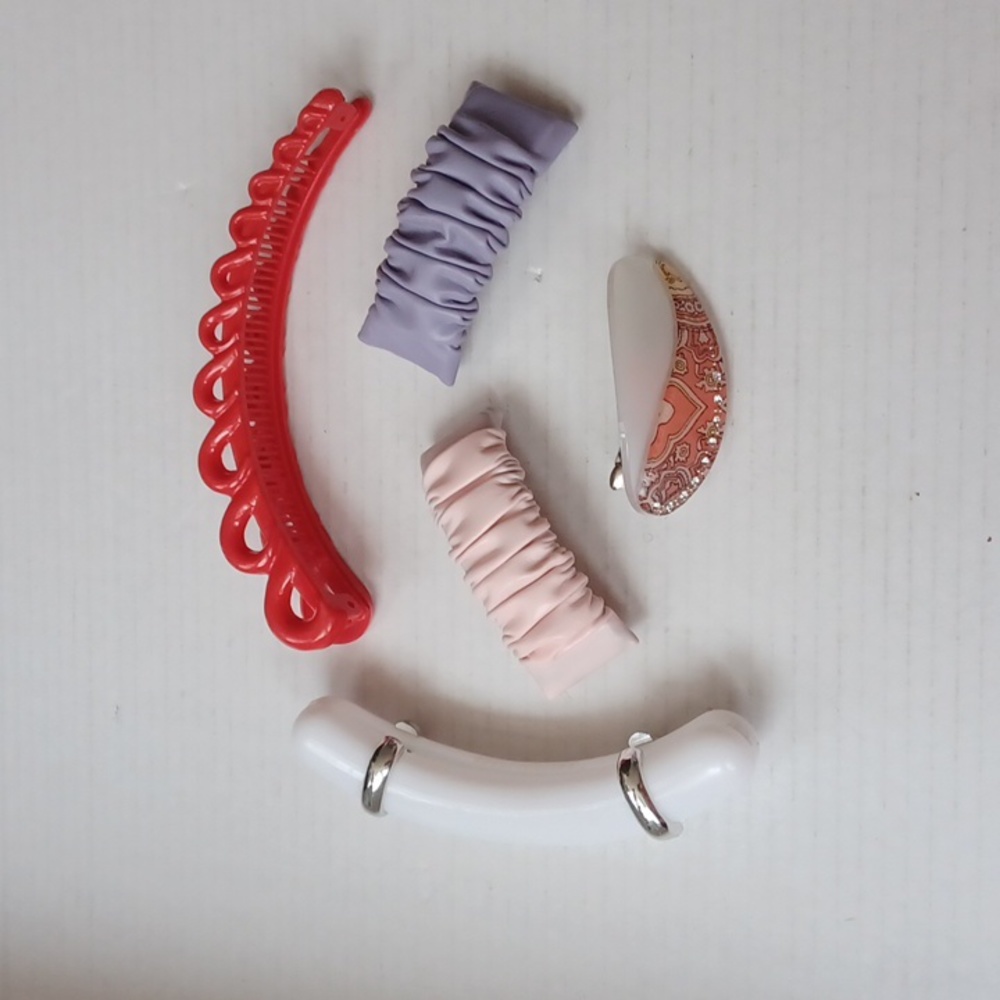 4/$30 Banana Combs & Hair Clips - Set of 5